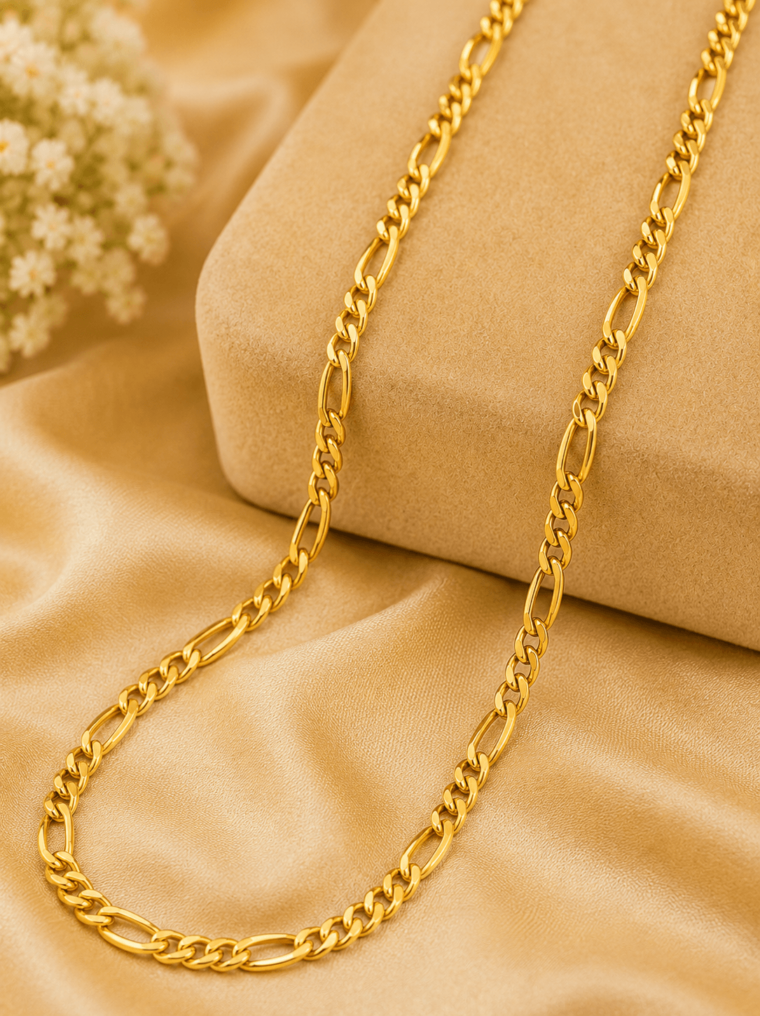 Classic Italian figaro link gold chain
